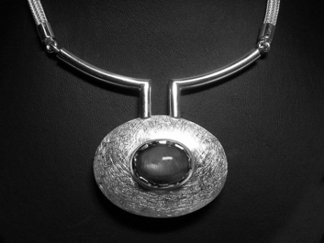 Collier mit Strenrubin